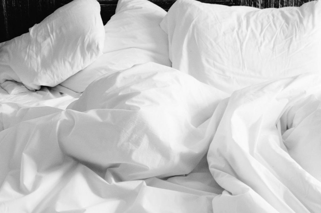Waar om denken bij het kopen van een boxspring: gids met tips voor stevigheid, materiaalkwaliteit en comfort