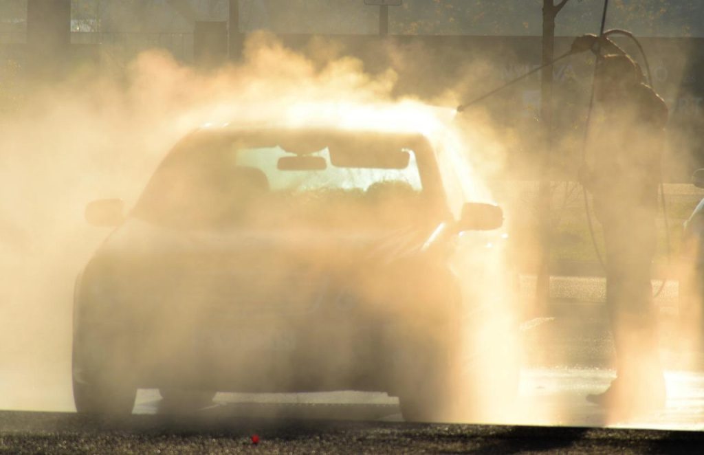 Gids voor het kiezen van de perfecte autowasbeurt in Breda met tips voor wasprogramma's en diensten