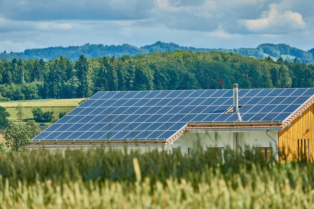 Zonnepanelen op dak Nijmegen woning voor duurzame energieproductie en kostenbesparing