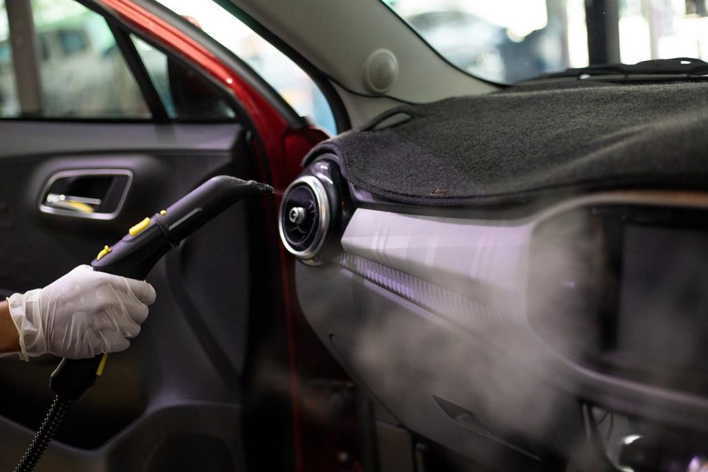 De beste carwash in Den Helder met moderne waterbesparende technologie en milieuvriendelijke reinigingsmiddelen voor een scho