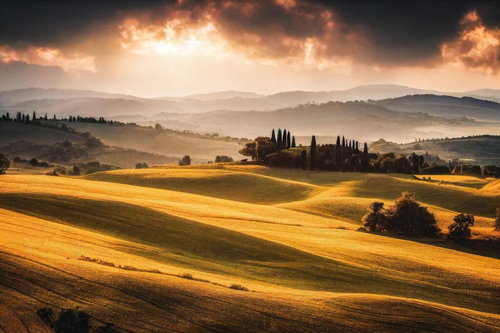 Uitzicht op glooiende heuvels en middeleeuws dorp in Toscane, ideaal voor een autoreis door Italië